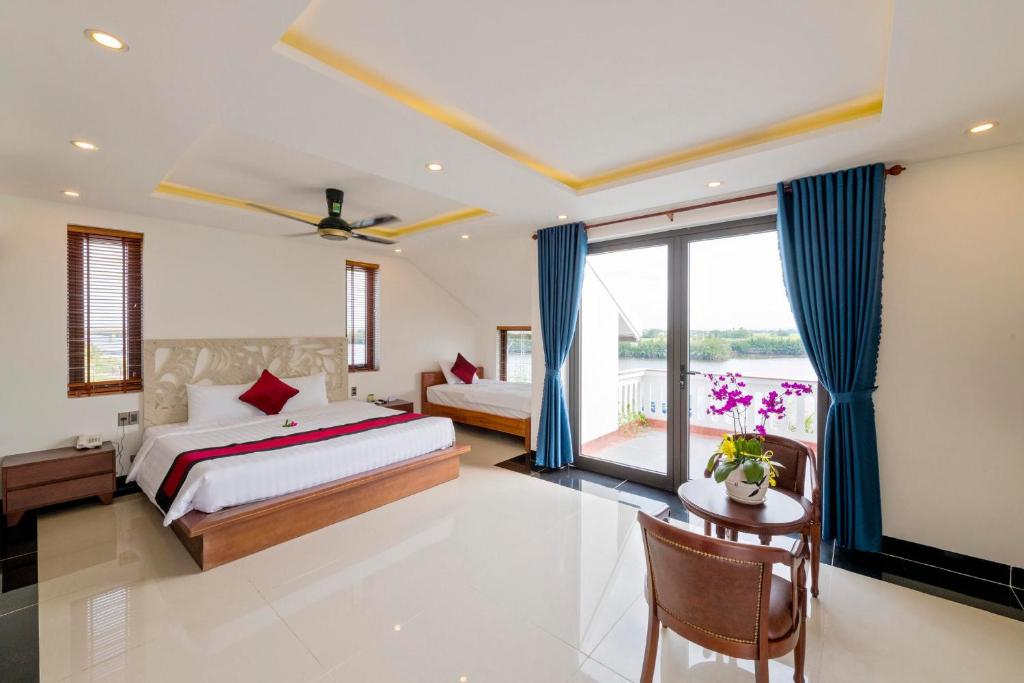 Phuc Hung Riverside Villa