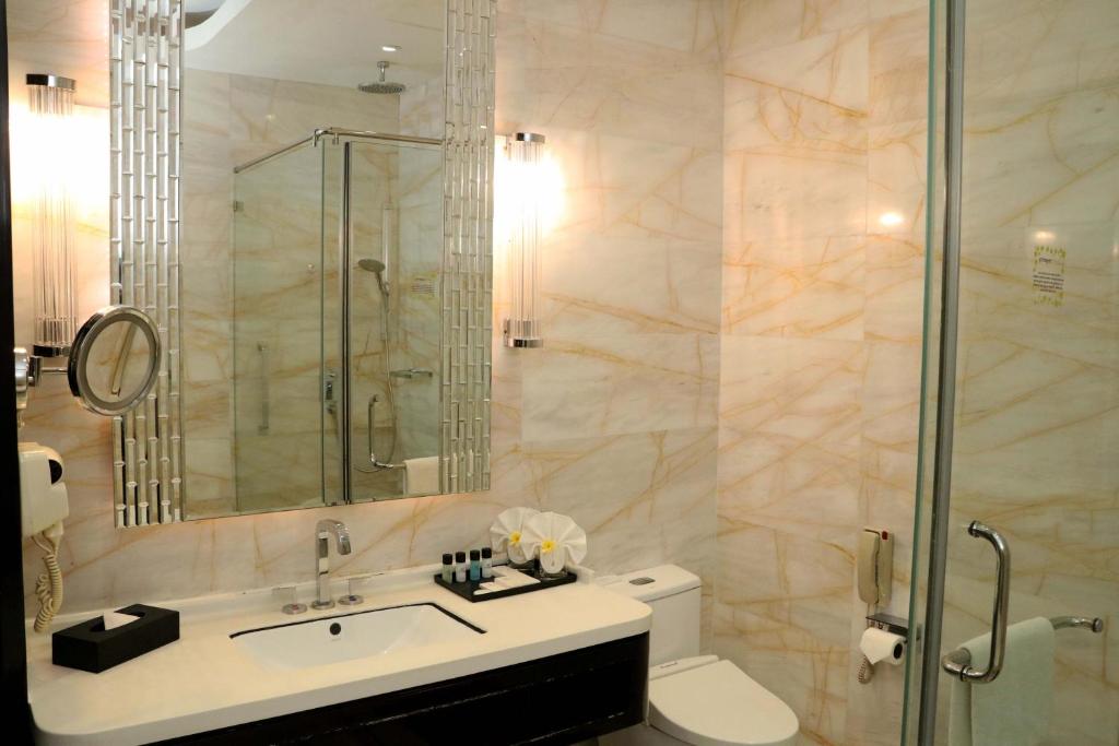 Сьюит (Двухместный суперлюкс «Премьер» с 2 отдельными кроватями), Pacific Regency Hotel Suites