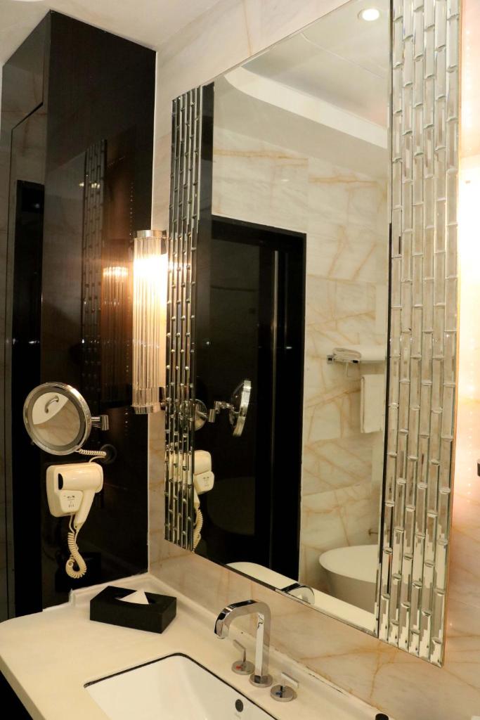 Сьюит (Двухместный суперлюкс «Премьер» с 2 отдельными кроватями), Pacific Regency Hotel Suites