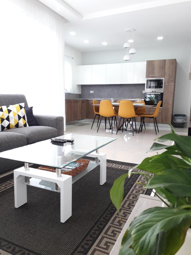 Bright Stylish Apartment photo 1