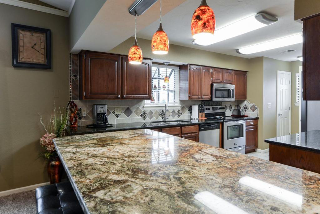 Luxury Condos at Thousand Hills - Heart of Branson - Beautifully remodeled - Spacious and Affordable photo 1