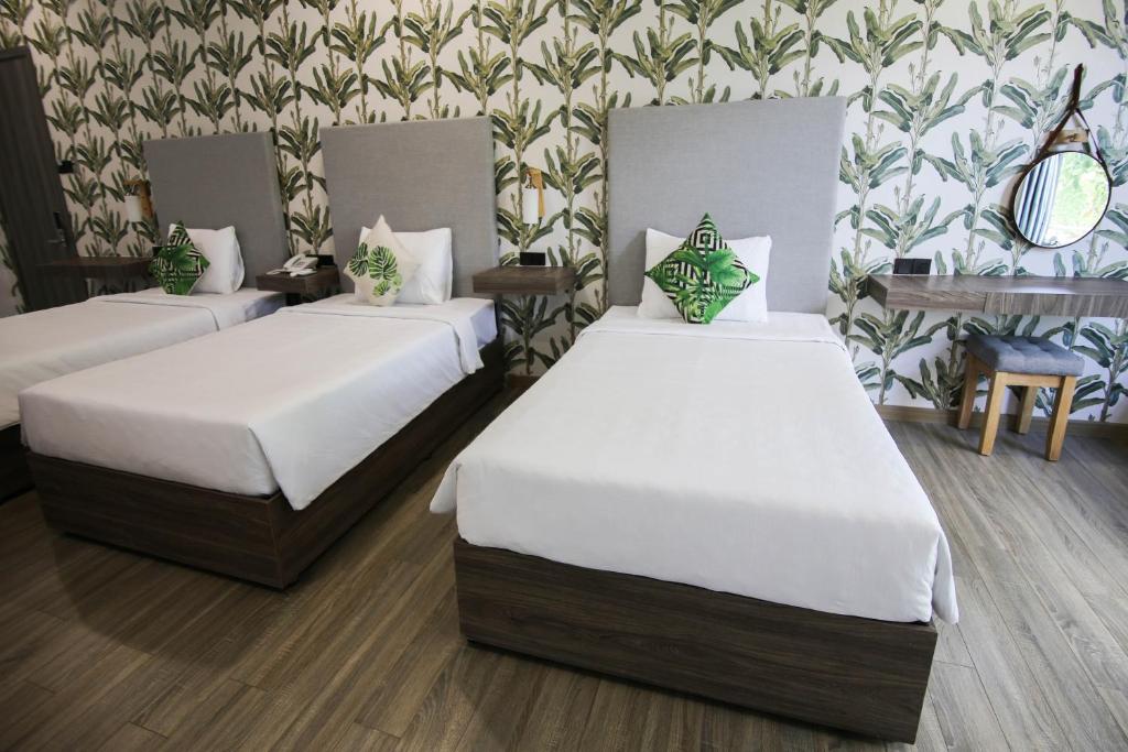 Трехместный (Трехместный номер с собственной ванной комнатой), Green Oasis Hotel