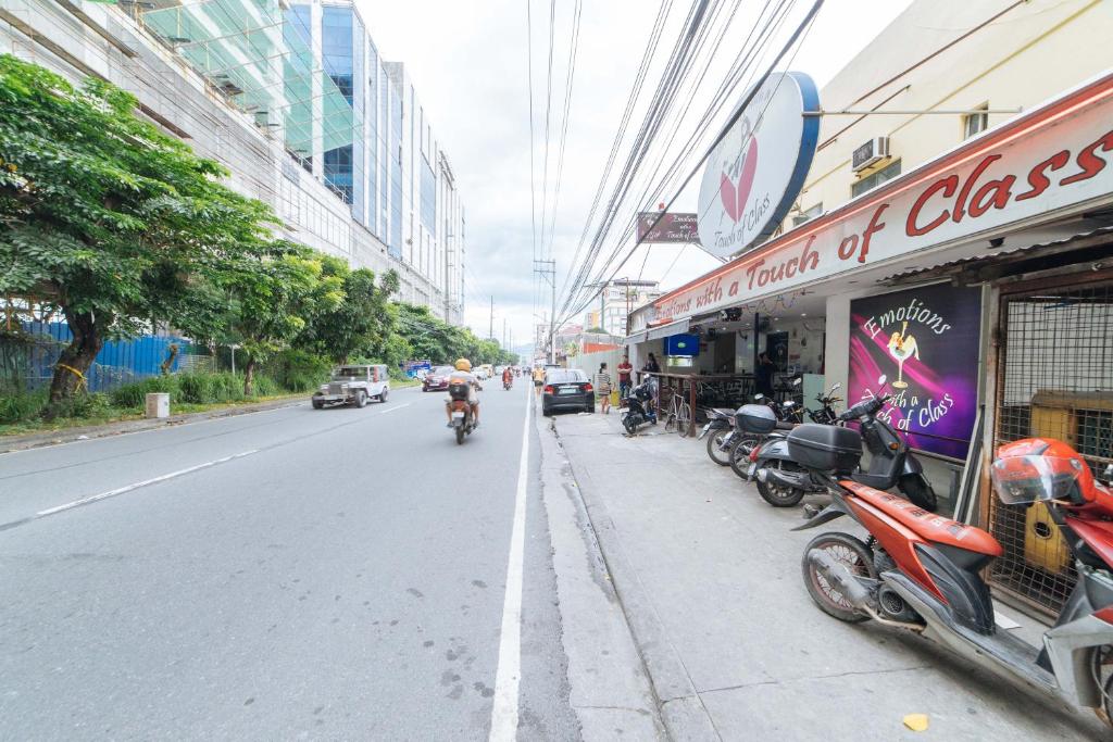 RedDoorz @ Clarkview 21st Street Angeles City photo 4