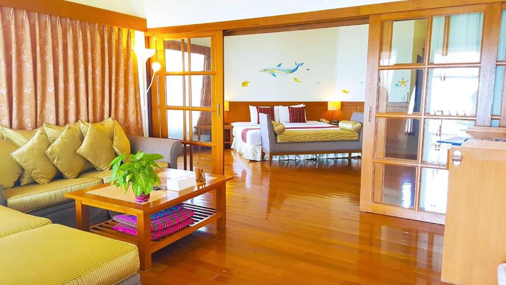 Сьюит (Люкс Cliff Beach с 1 спальней), Курортный отель Birds and Bees Resort