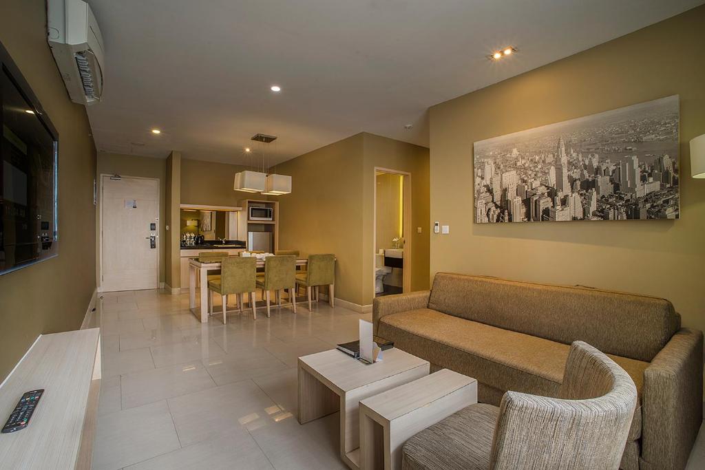 Сьюит (Three-Bed Room Family Suite), éL Hotel Royale Jakarta