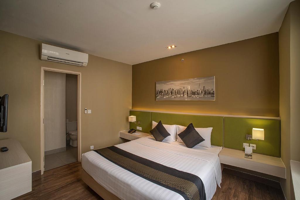 Сьюит (Three-Bed Room Family Suite), éL Hotel Royale Jakarta