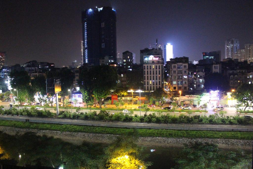 Семейный (Семейный номер с балконом), Amazing stay- homestay, city view, near center Hanoi, NK Cau Giay