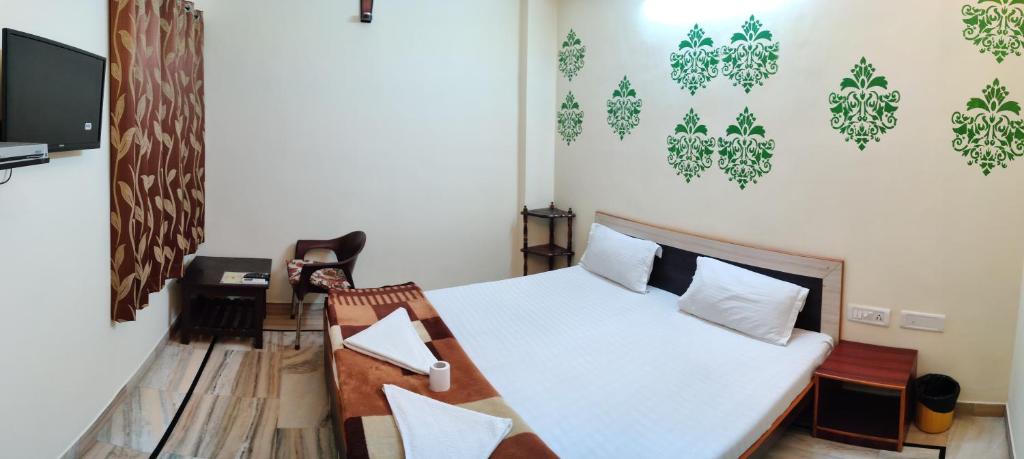 Двухместный (Двухместный номер Делюкс с 1 кроватью), Madhav Guest House