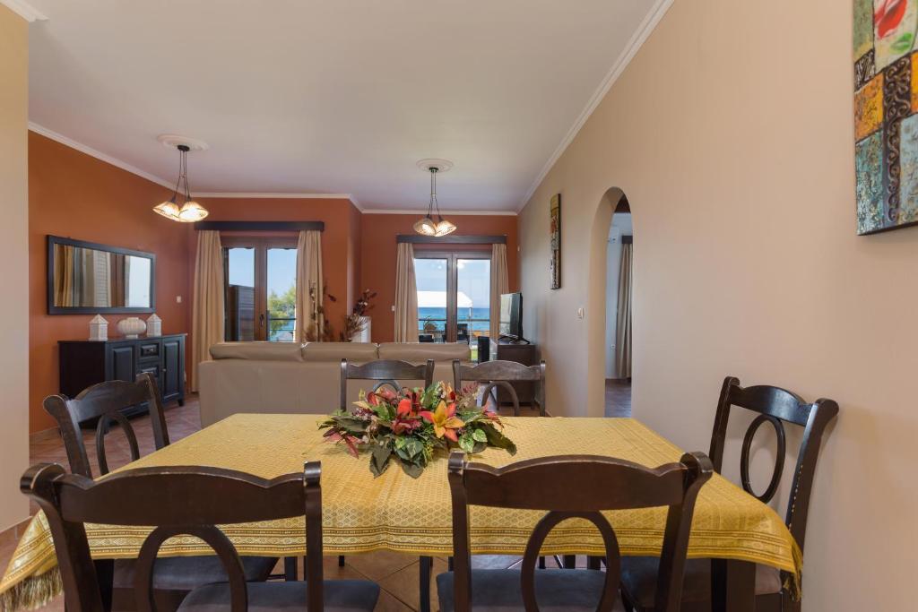 Venetico Beachfront Apartments & Suites - 2 Bedroom Apartment photo 4