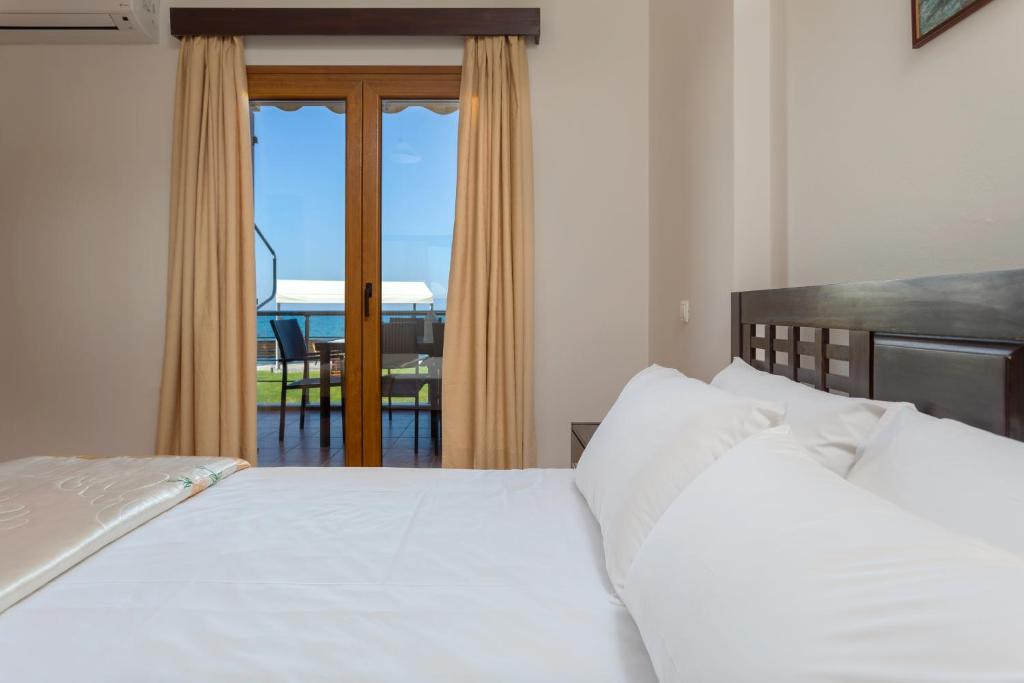 Venetico Beachfront Apartments & Suites - 2 Bedroom Apartment photo 2
