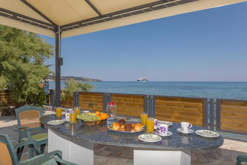 Venetico Beachfront Apartments & Suites - 2 Bedroom Apartment