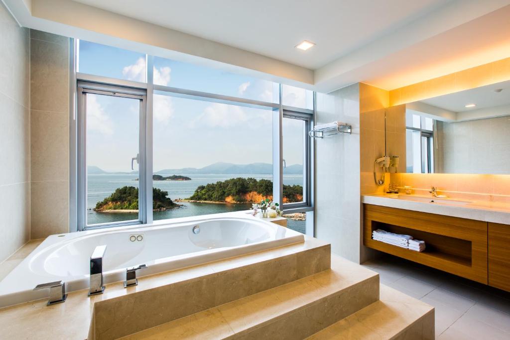 Hidden Bay Hotel photo 4