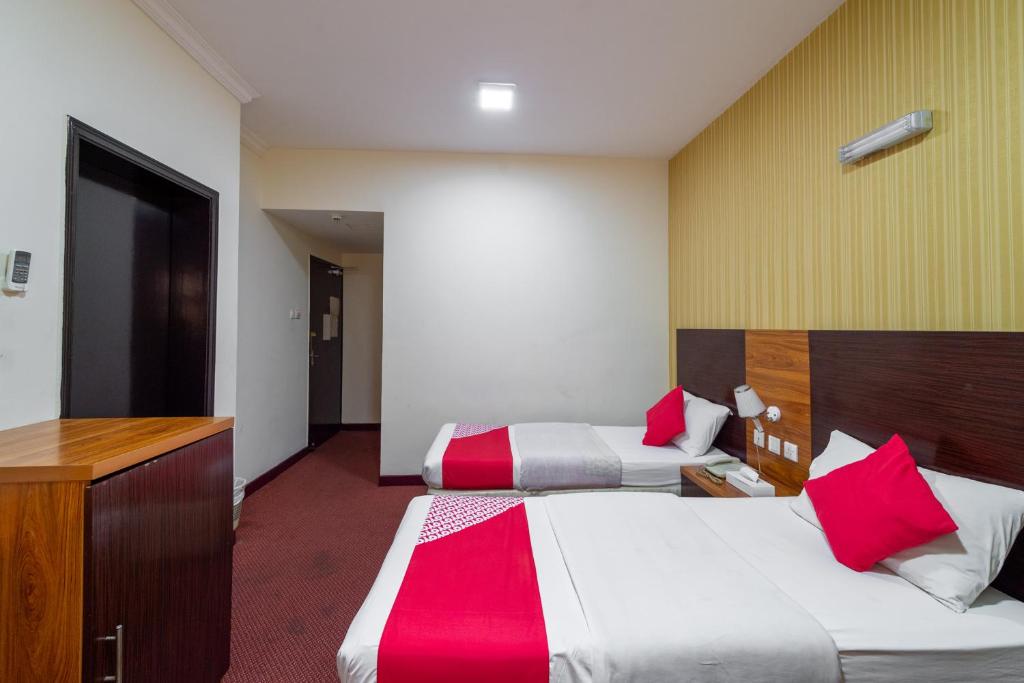 Трехместный (Стандартный трехместный номер), Central Paris Hotel