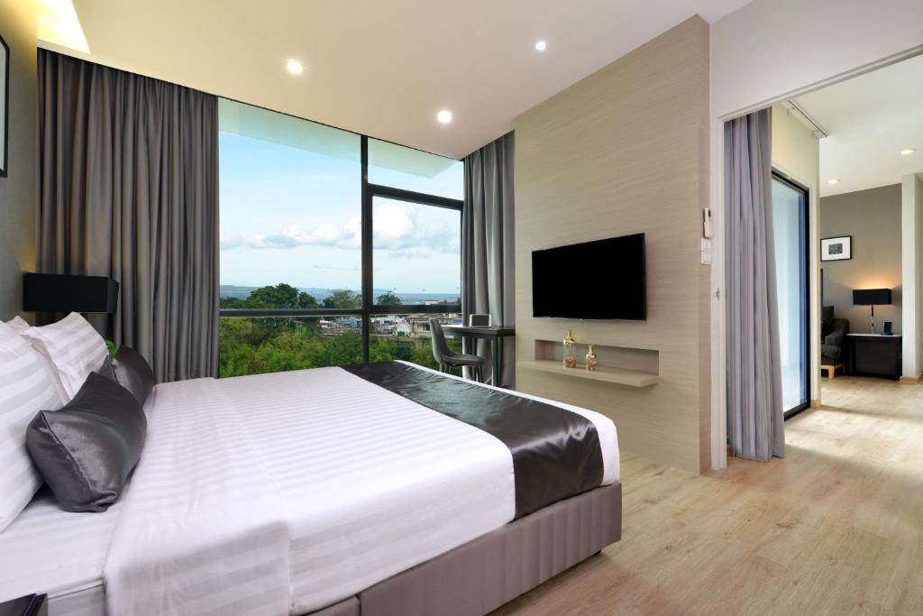 Сьюит (Люкс «Гранд» с видом на бассейн), Отель At Mind Serviced Residence