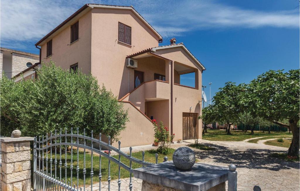 Amazing Apartment In Galizana With 1 Bedrooms And Wifi