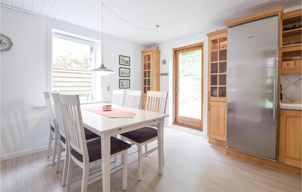 Nice Home In Randbl With 5 Bedrooms And Wifi photo 3