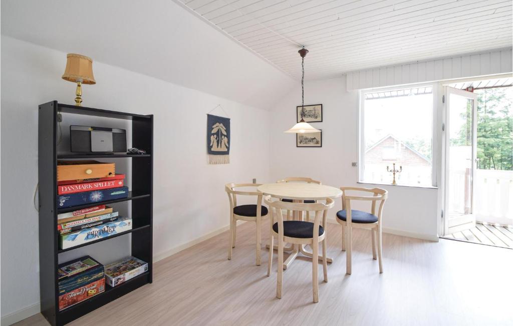 Nice Home In Randbl With 5 Bedrooms And Wifi photo 4