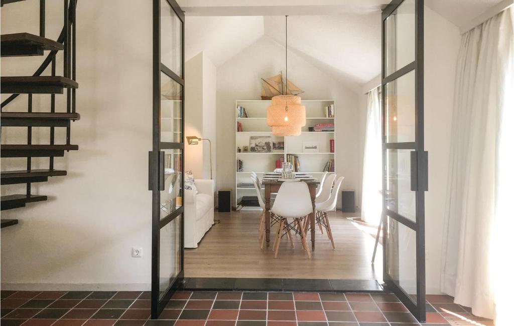 Amazing Home In Arnemuiden With 4 Bedrooms And Wifi photo 3