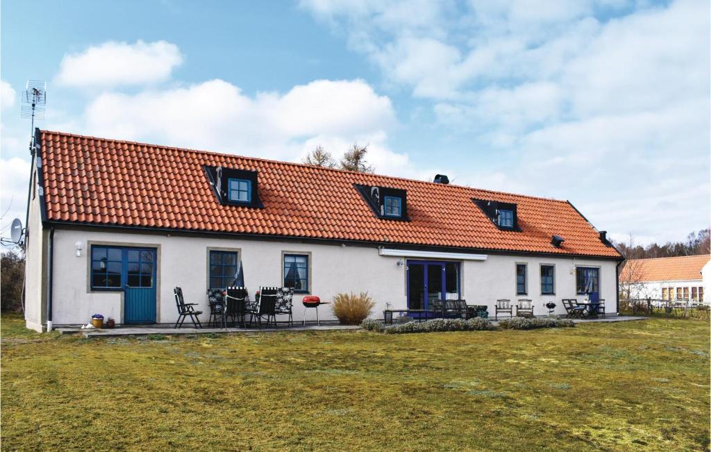 Nice Home In Borrby With 3 Bedrooms And Wifi
