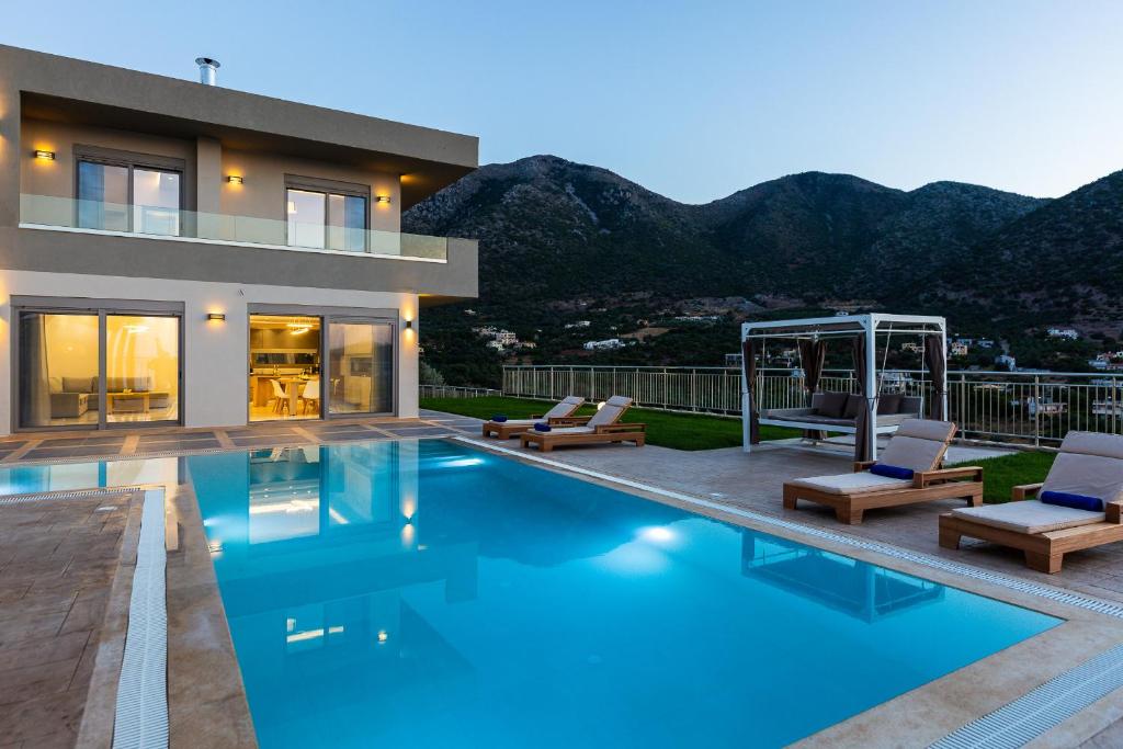 Oraia Eleni Villa, infinite coastal views, By ThinkVilla photo 3