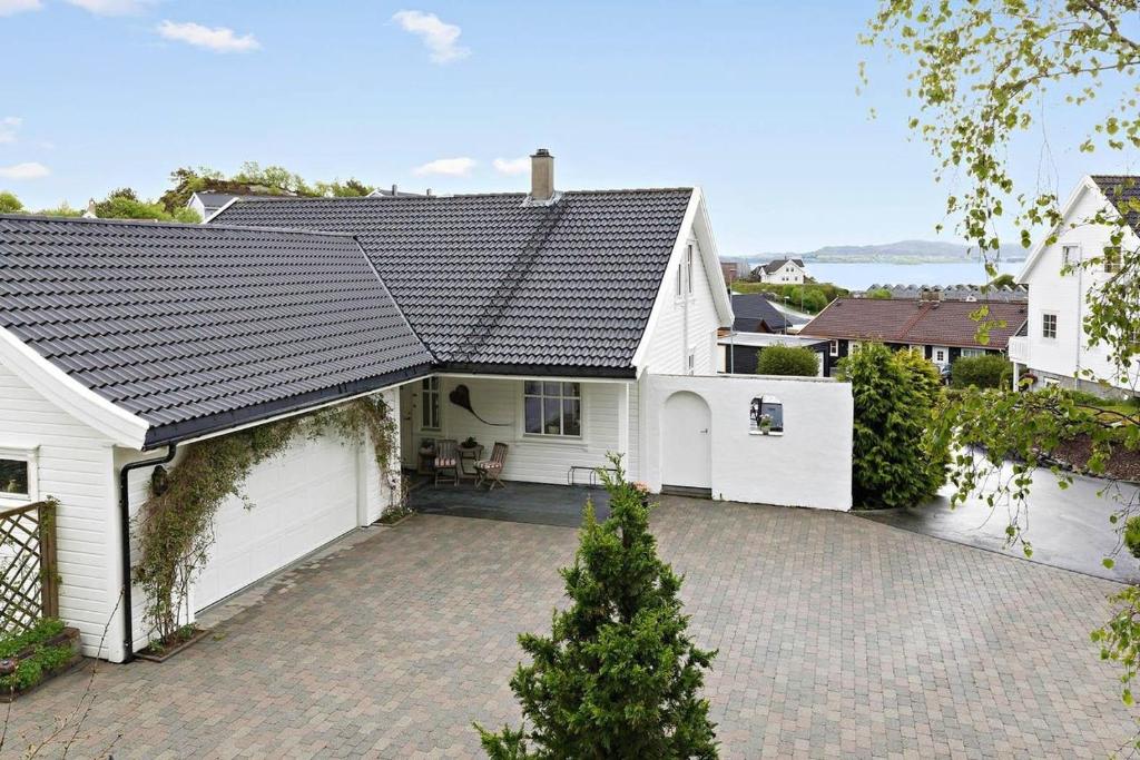 Family house close to the beach photo 4