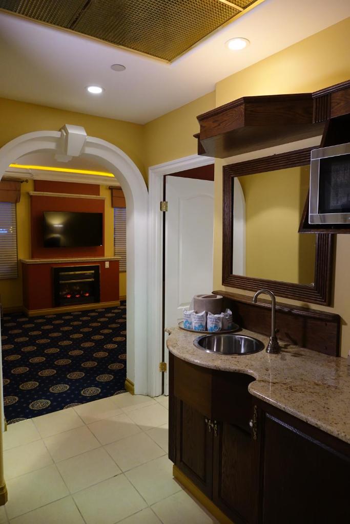 Chateau Louis Hotel & Conference Centre photo 3
