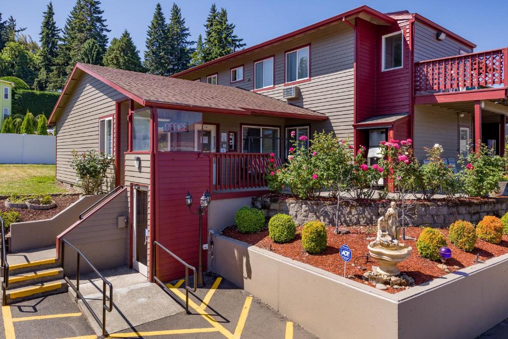 Riverview Lodge image