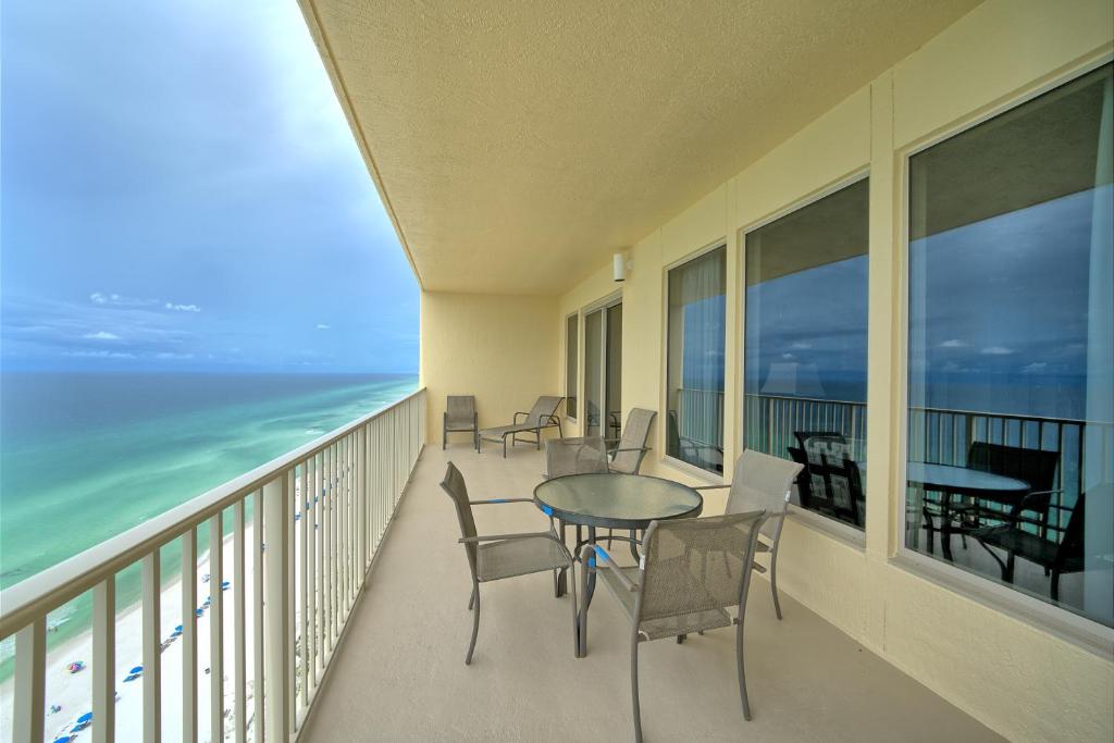 Luxurious High-Rise Condo with Direct Beach Access & Beachside Pool - Unit 2105 photo 1