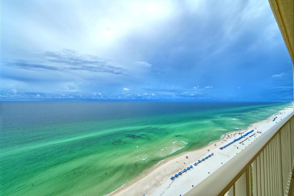 Luxurious High-Rise Condo with Direct Beach Access & Beachside Pool - Unit 2105 photo 4
