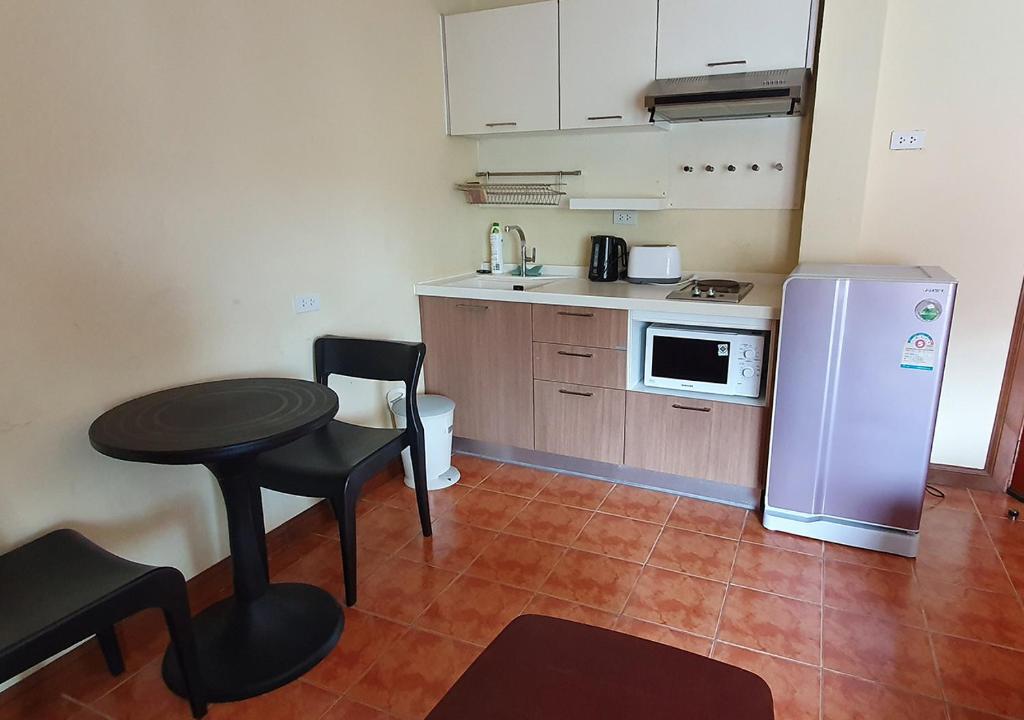 Студио (Номер-студио с балконом), Patong Karlssons Hotel