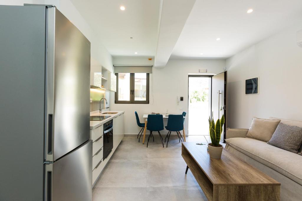 Naiades Apartment- Minthi/ 1 bedroom, beachfront photo 1