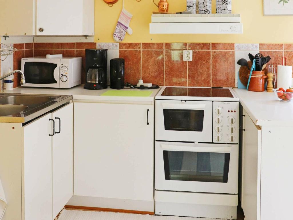 4 person holiday home in RKELJUNGA photo 3