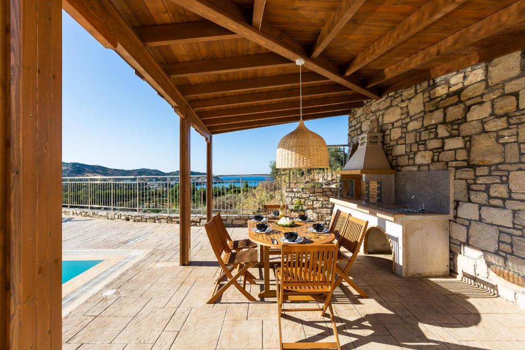 Oraia Eleni Villa, infinite coastal views, By ThinkVilla photo 4