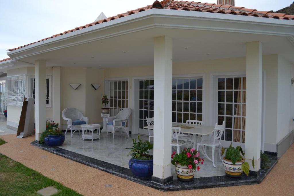 Luxury apartment in villa photo 2