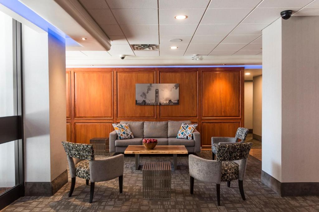 Ottawa Embassy Hotel & Suites photo 2