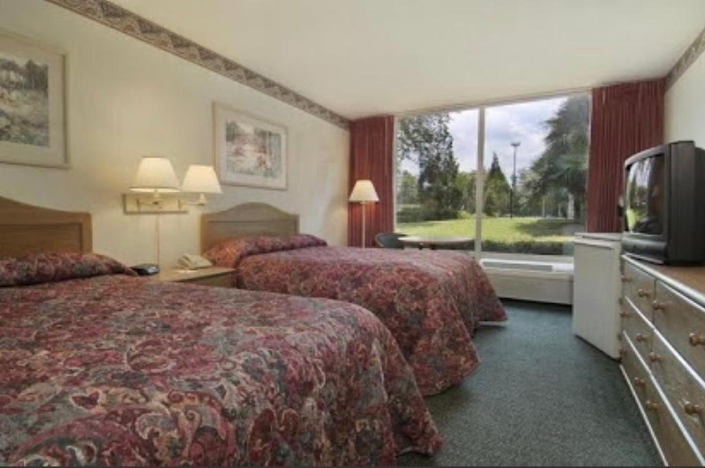 Economy Inn & Suites photo 4