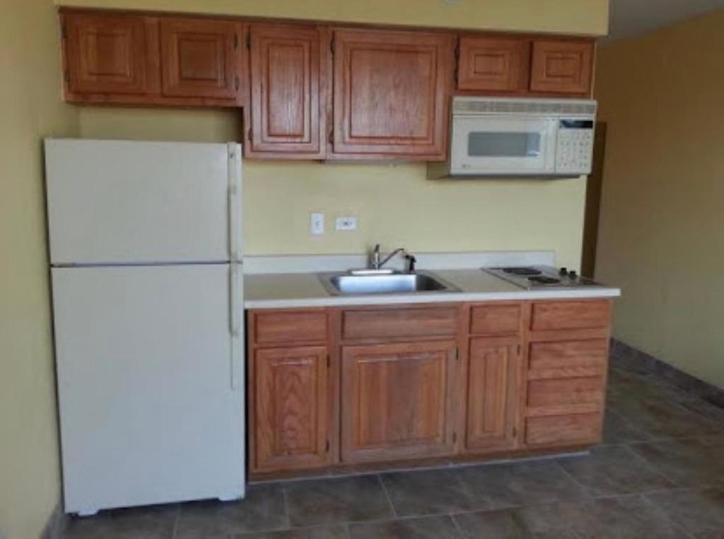 Economy Inn & Suites photo 3
