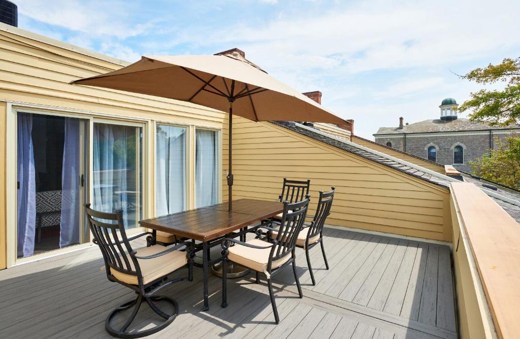 Vine Village Apartments photo 1