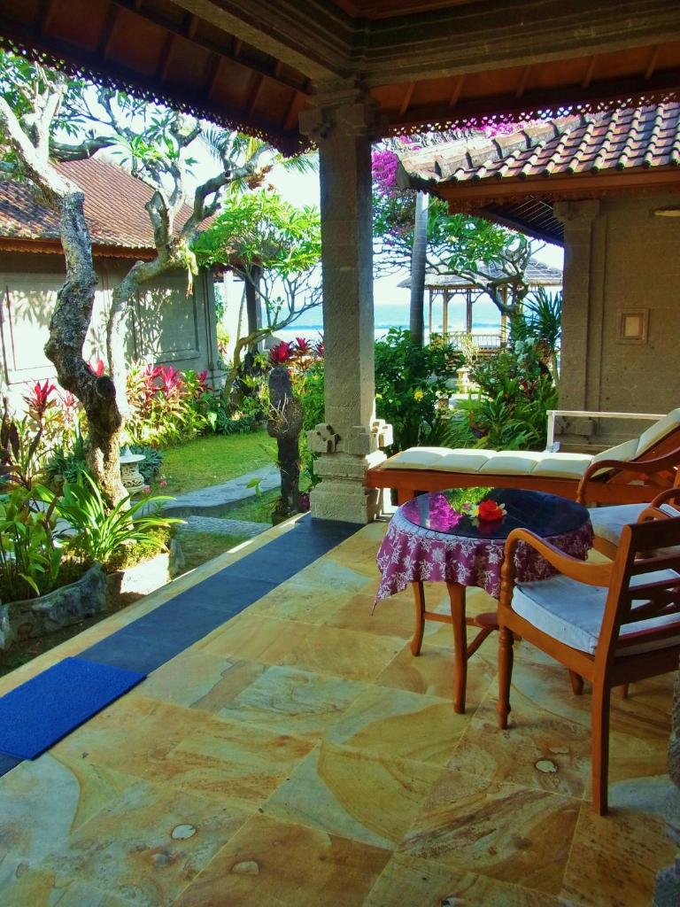 Geringsing Bungalow - Tap to explore photos