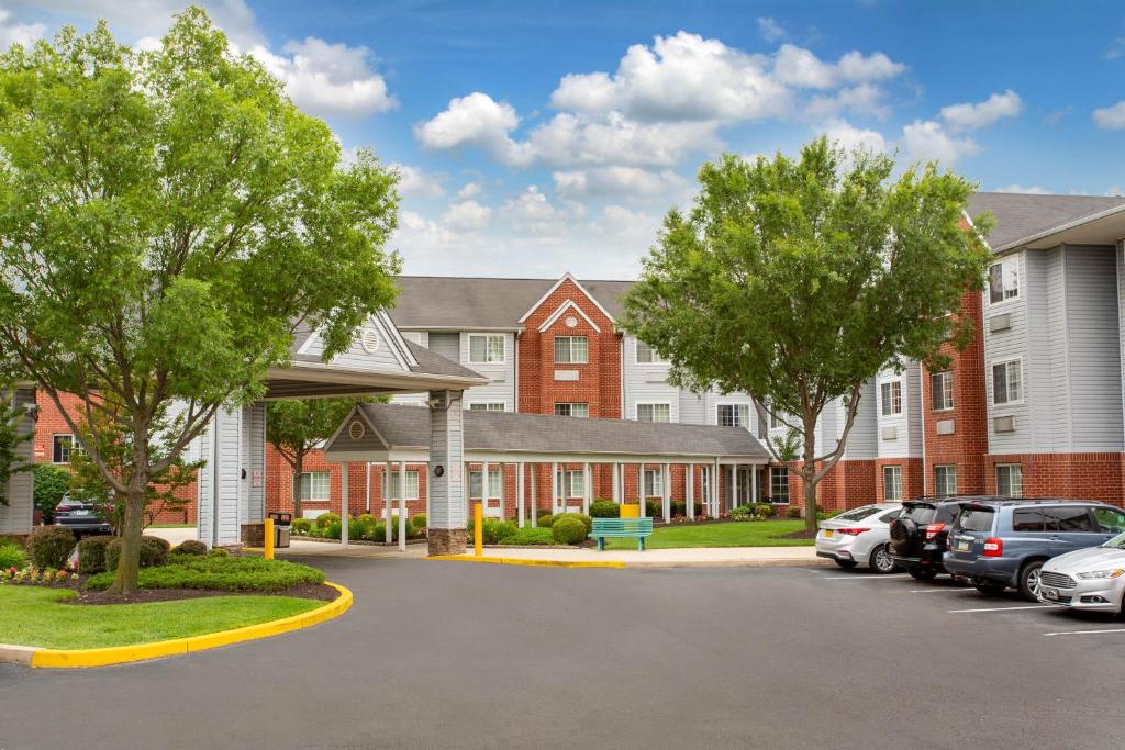 Microtel Inn & Suites by Wyndham Philadelphia Airport image