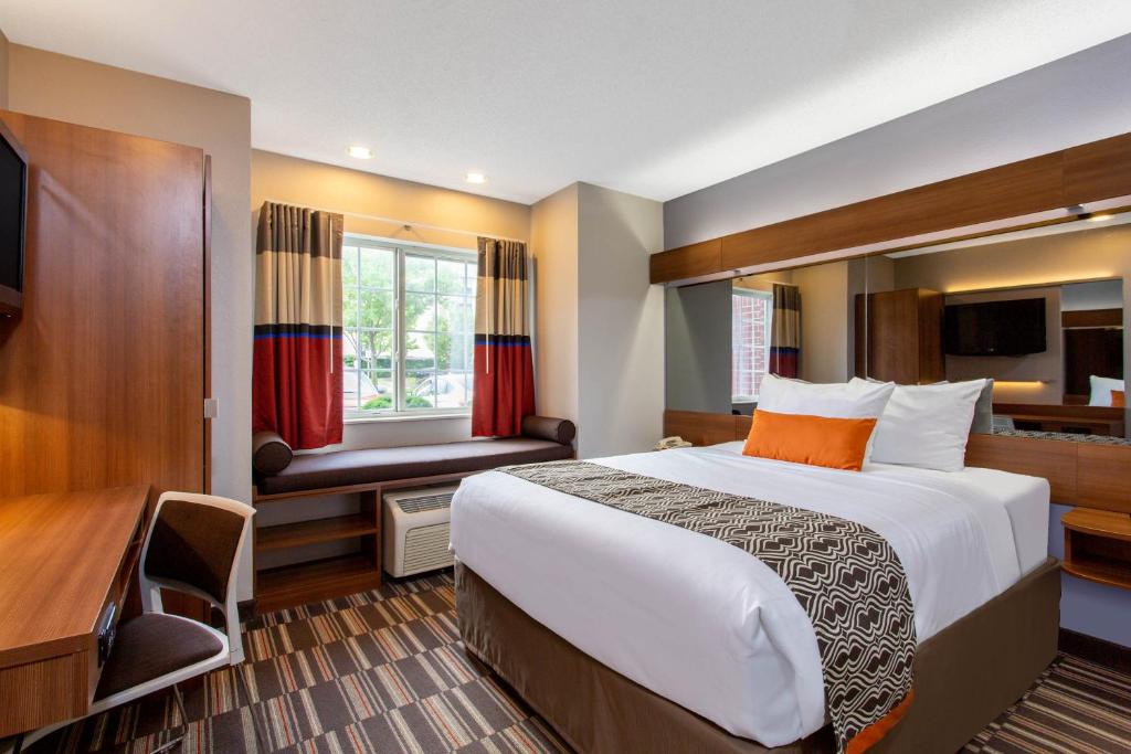 Двухместный (Номер с кроватью размера «queen-size» - Для курящих), Microtel Inn & Suites by Wyndham Philadelphia Airport