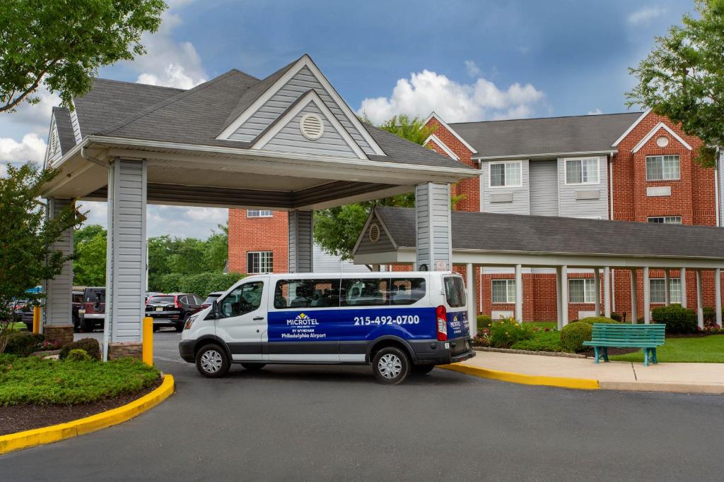 Microtel Inn & Suites by Wyndham Philadelphia Airport photo 4