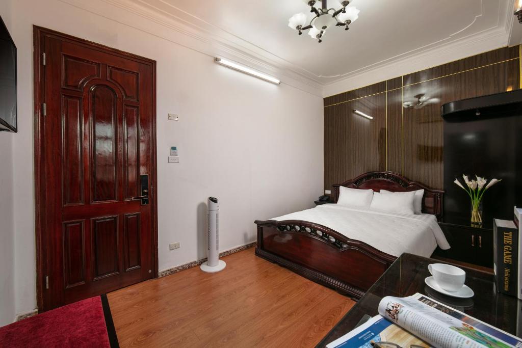 Двухместный (Улучшенный двухместный номер с 1 кроватью), Little Hanoi Diamond Hotel
