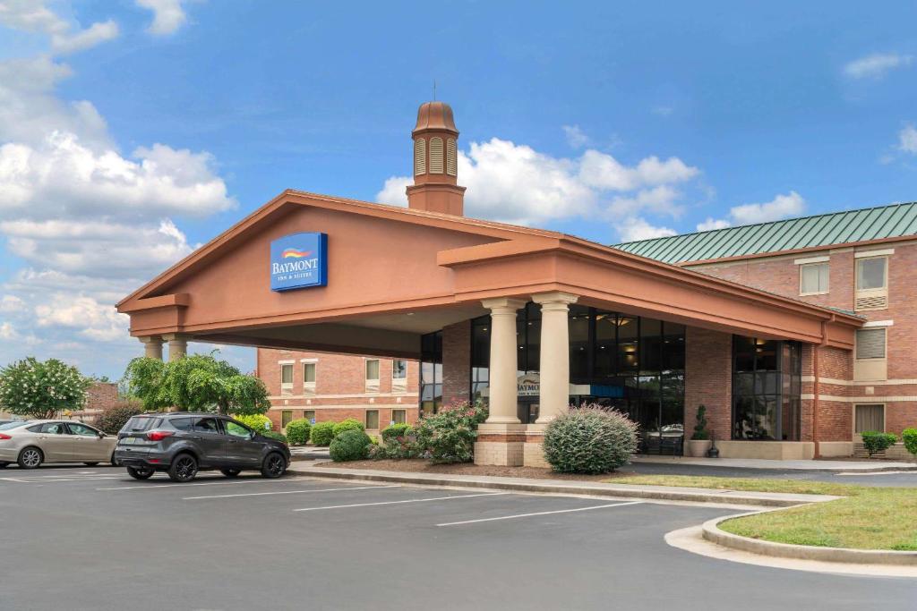 Baymont by Wyndham Knoxville/Cedar Bluff photo 3