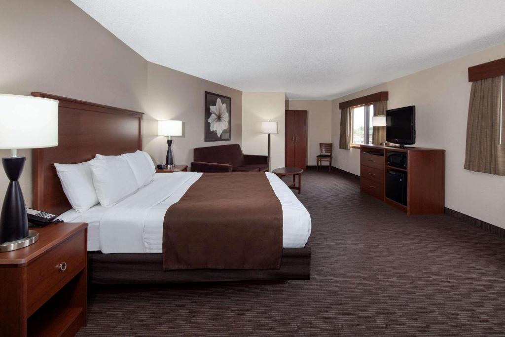 AmericInn by Wyndham Ironwood photo 3