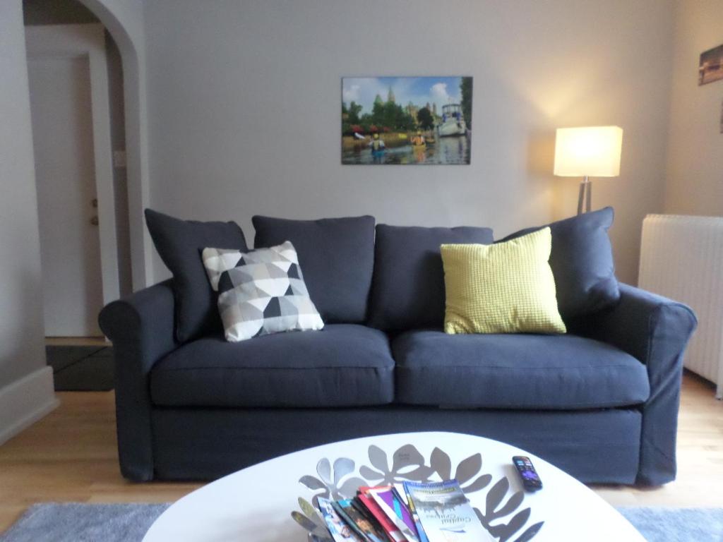 Beautiful, Clean, Quiet 2 BR-In Downtown Ottawa. Parking, WIFI and Netflix Included photo 2
