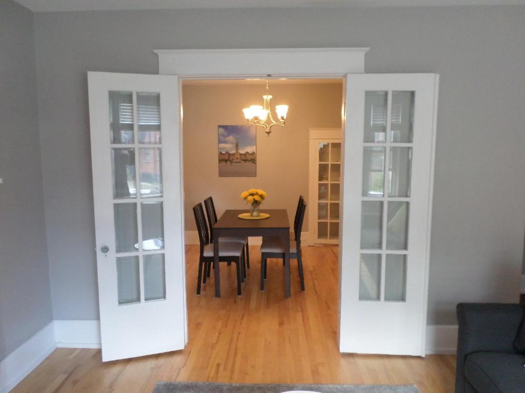 Beautiful, Clean, Quiet 2 BR-In Downtown Ottawa. Parking, WIFI and Netflix Included photo 3