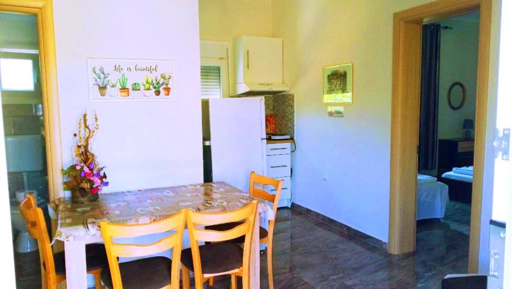 Cristi Apartments photo 2