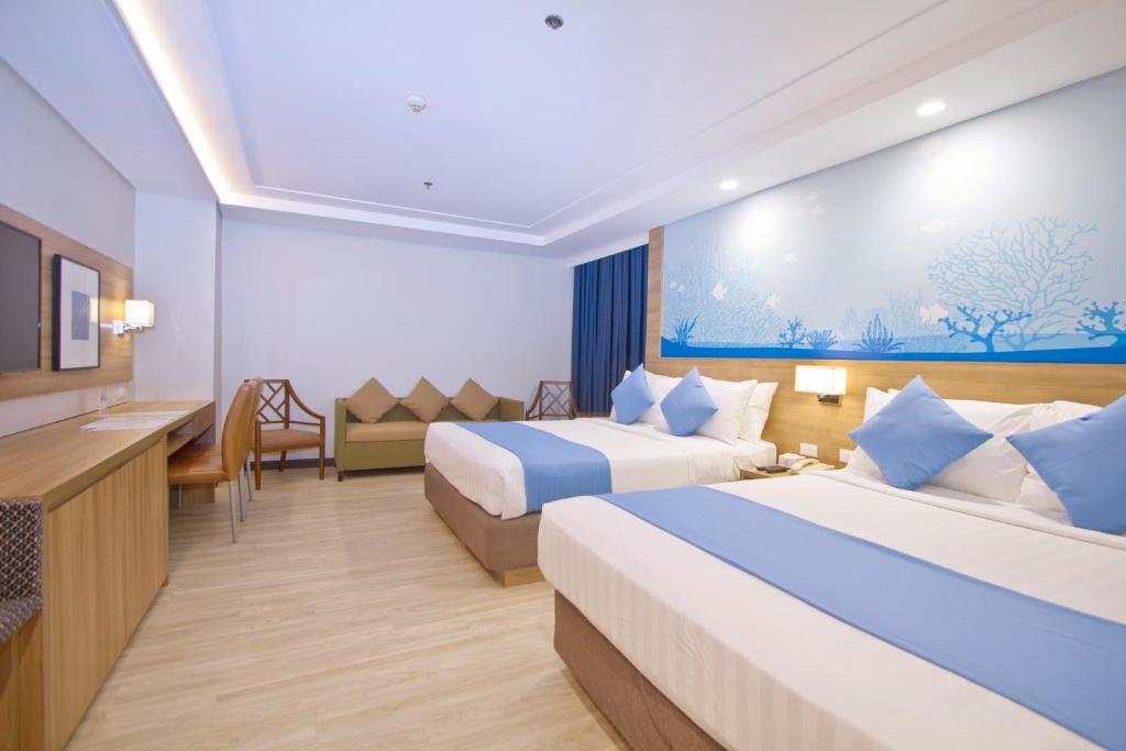 Сьюит (Угловой люкс), Crown Regency Hotel Makati