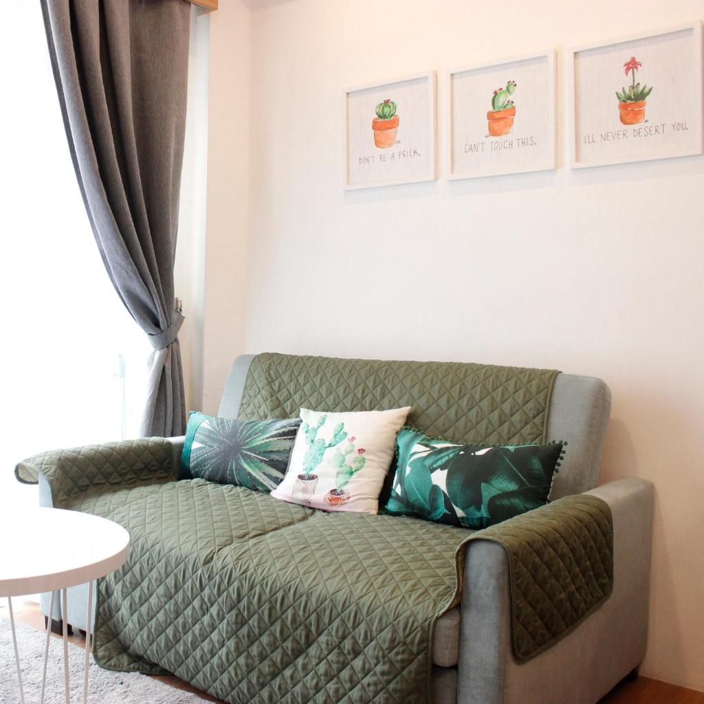 Classic and Comfy 2BR @ Gateway Pasteur Apartment By Travelio - Tap to explore photos